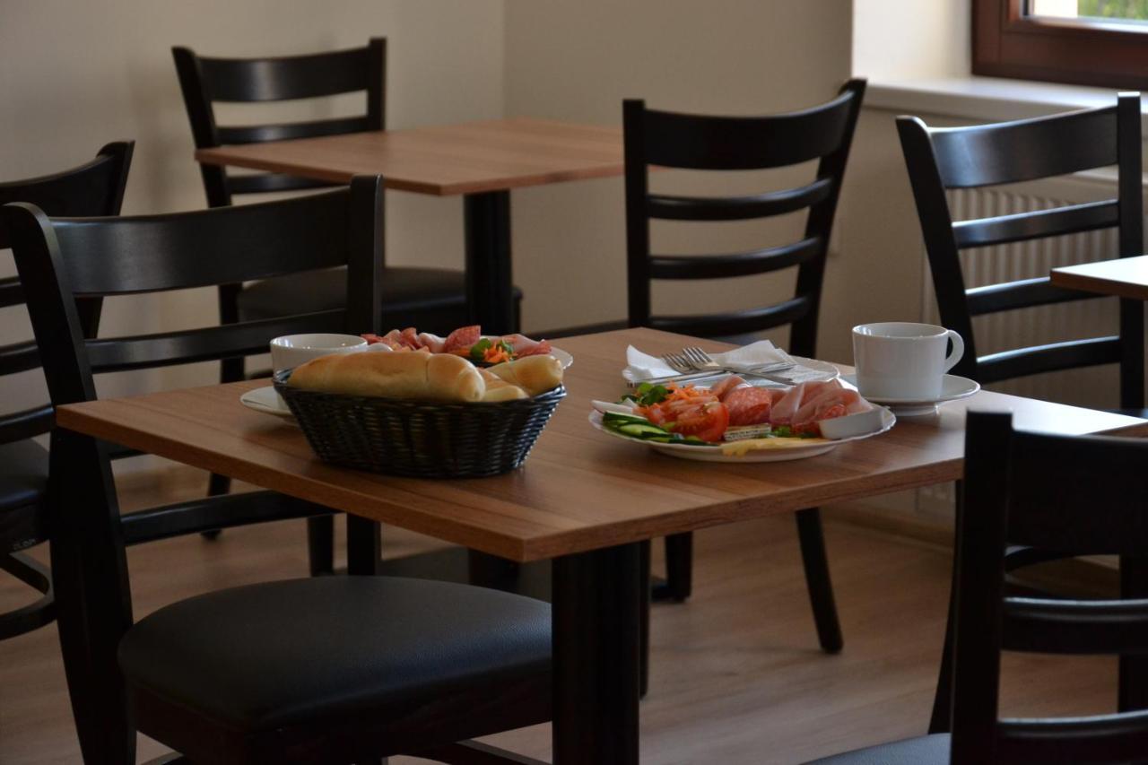 Hotel Decin Na Skrivance Εξωτερικό φωτογραφία
